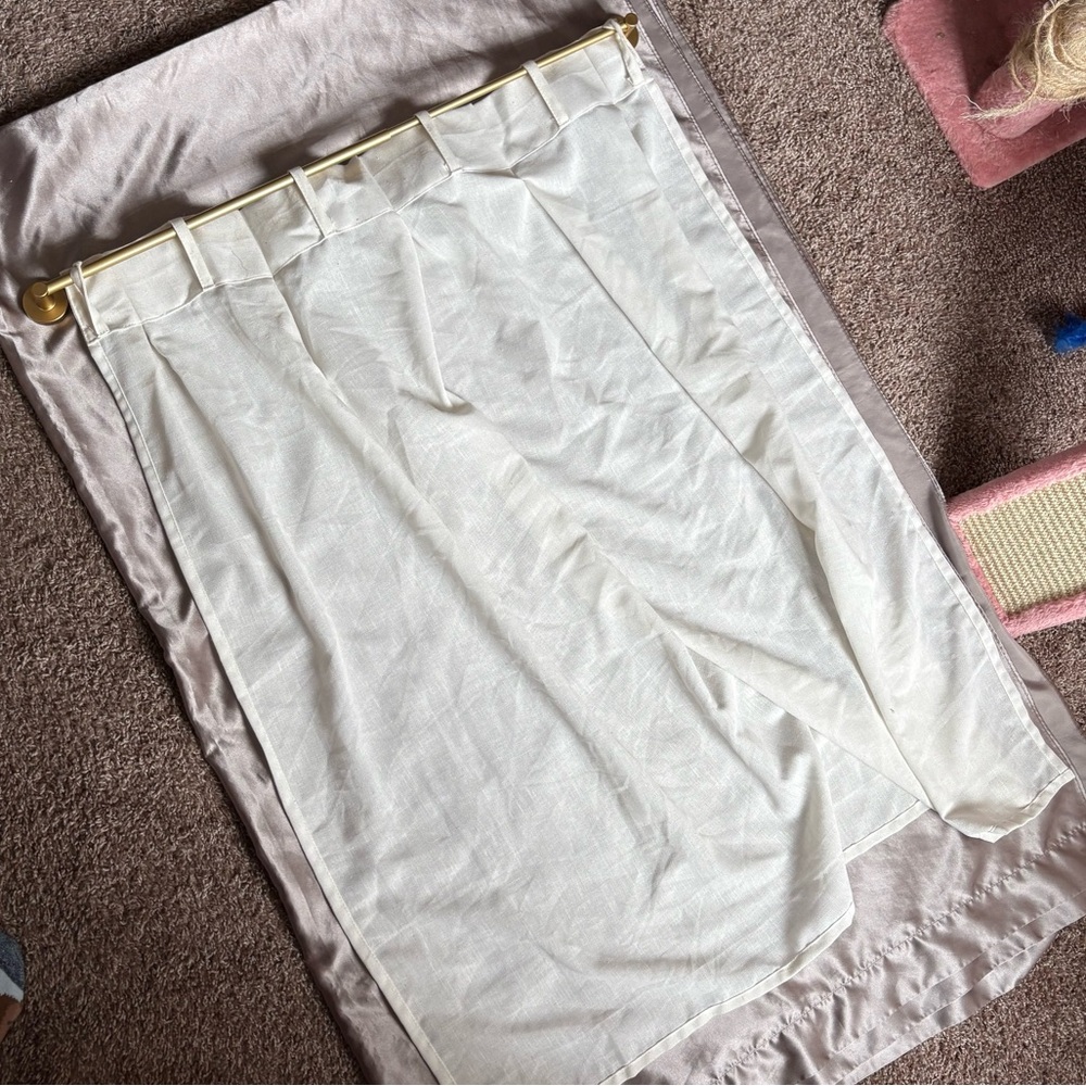 Small Curtain with Magnetic Rod